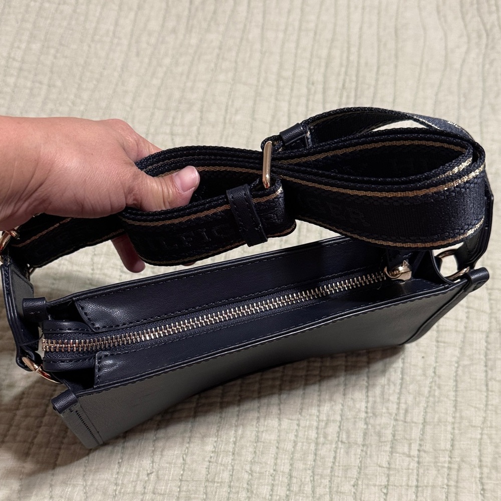 NWOT Tommy Hilfiger Dark Blue Crossbody Bag - Picture 4 of 6